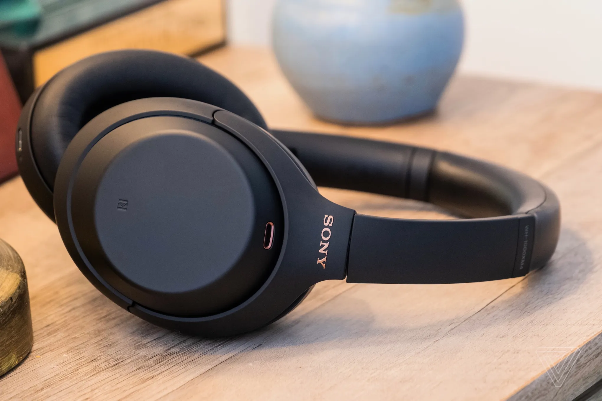 Sony deve lançar versão mais acessível do fone WH-1000XM4 ainda em 2026
