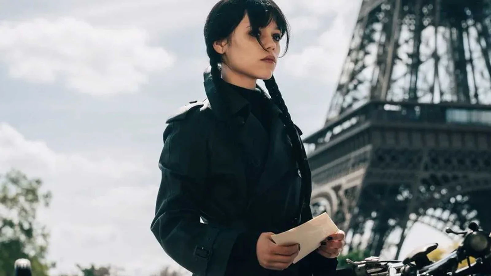 Jenna Ortega revela novidades e mudanças no cronograma da terceira temporada de “Wednesday”