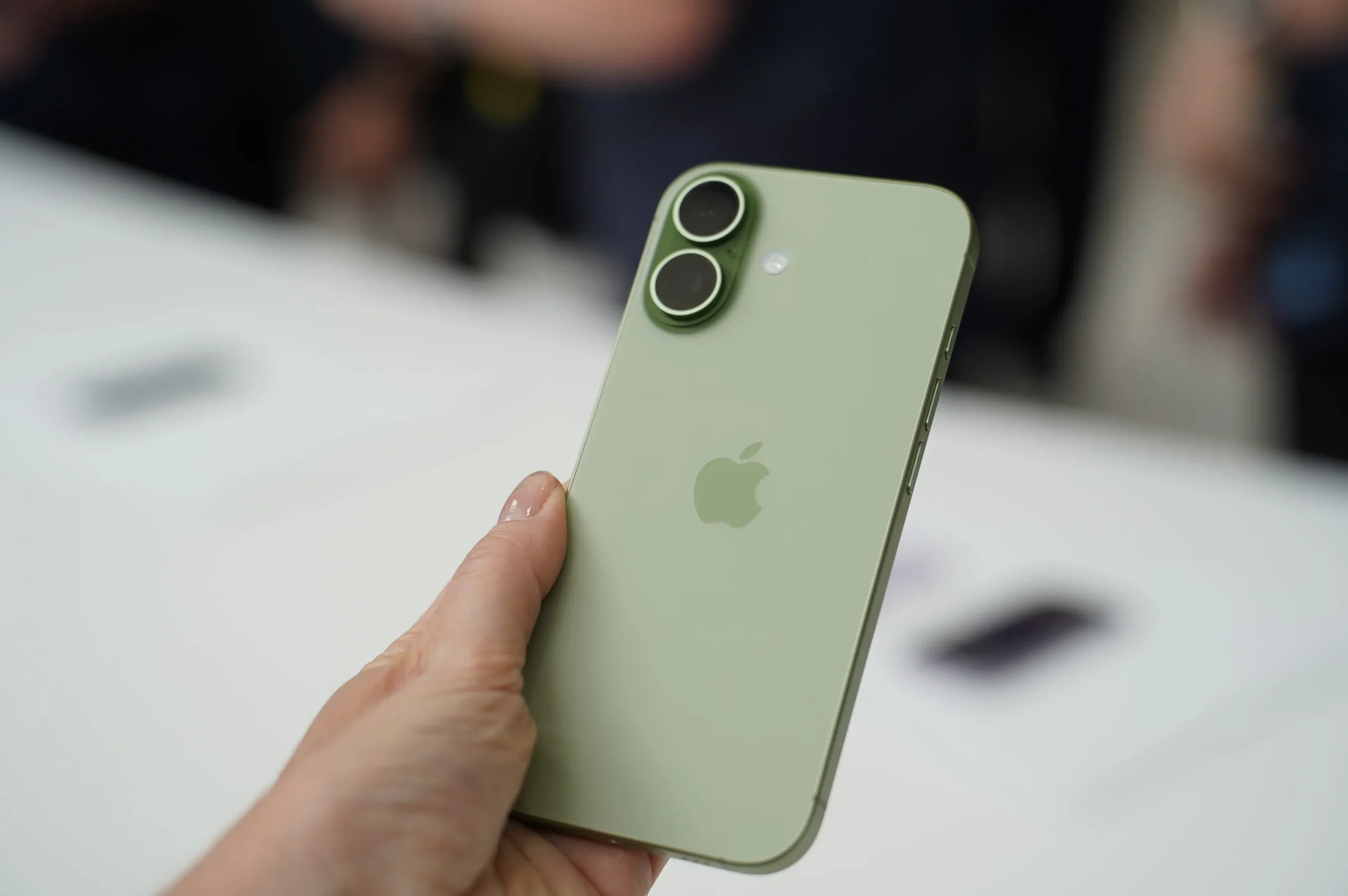 Lançamento do iPhone 18 será adiado; modelo básico chega só em 2027