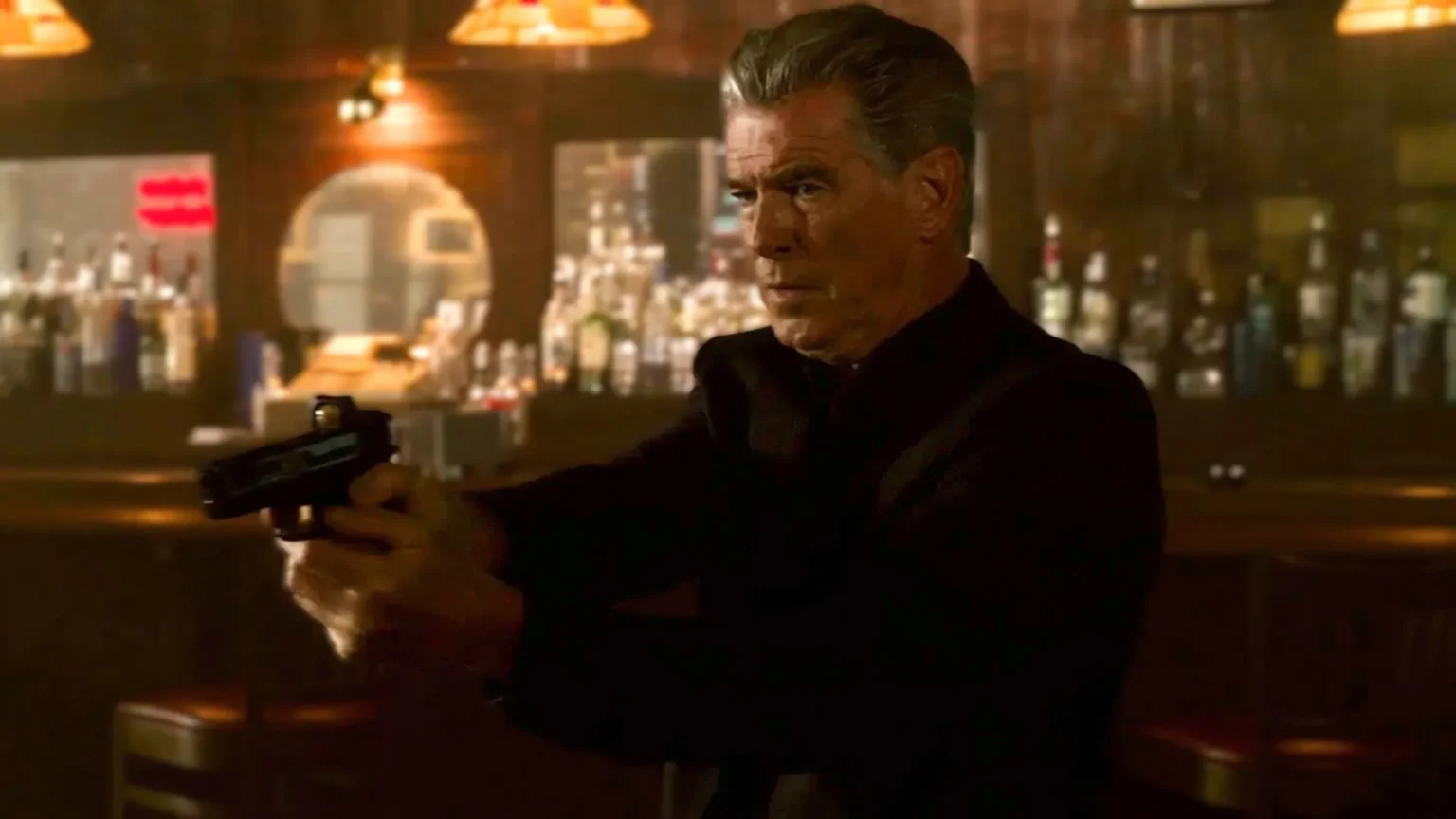 Pierce Brosnan lidera thriller de ação de 90 minutos que é sucesso de streaming na Netflix