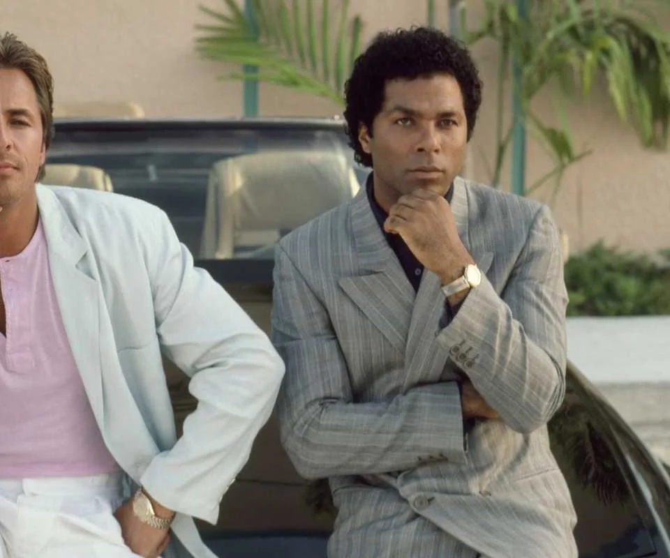 Alden Ehrenreich entra oficialmente para o elenco do reboot de Miami Vice com Michael B. Jordan
