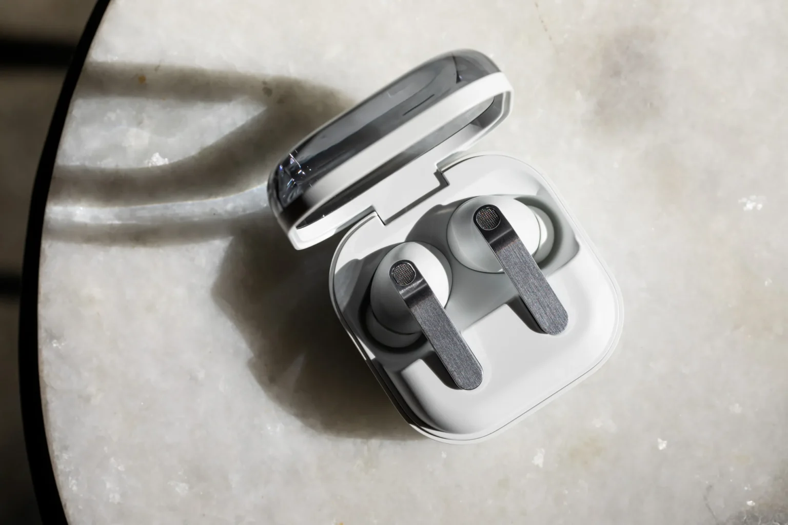 Samsung prepara novo fone de ouvido Galaxy para competir com AirPods Max em 2027