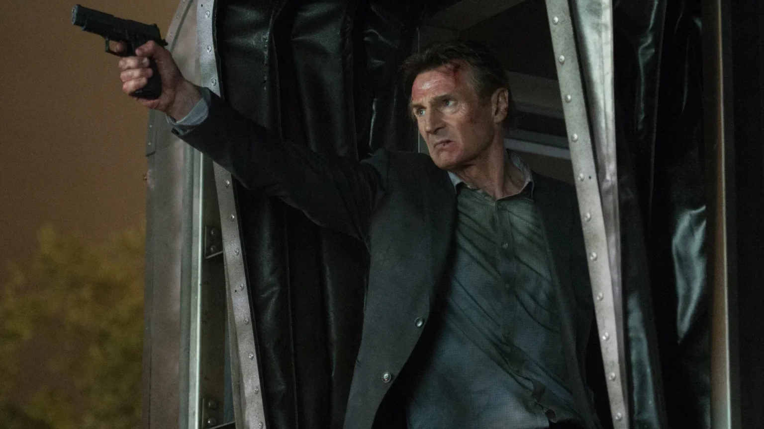 Filme de ação estrelado por Liam Neeson ganha novo lar no streaming em agosto