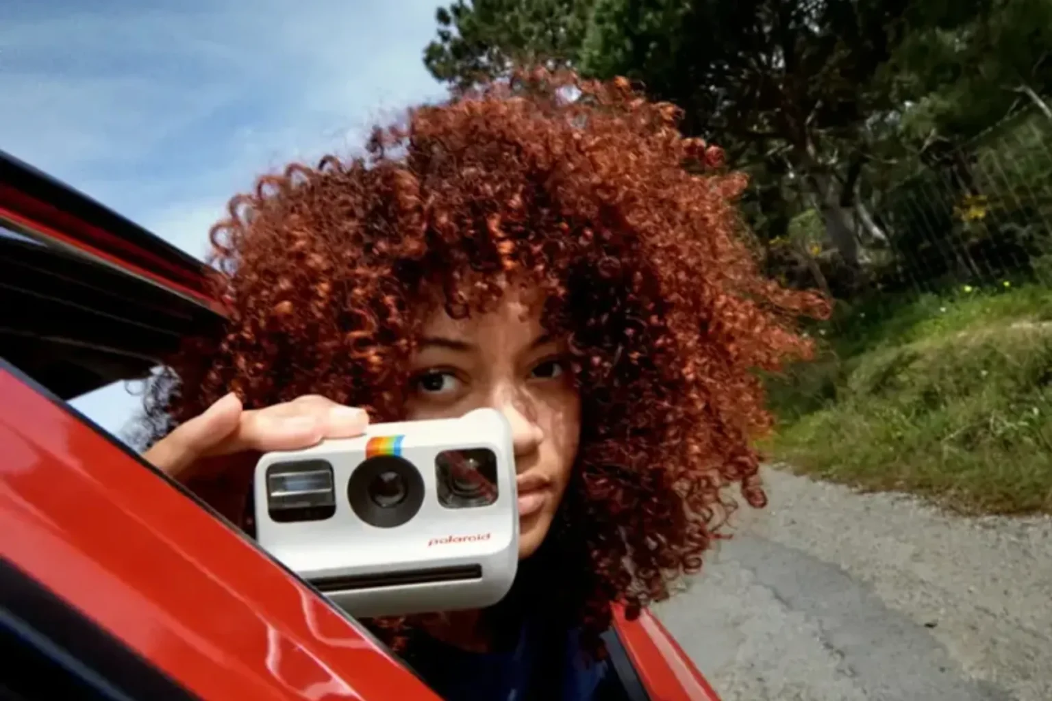 Câmera instantânea Polaroid Go segunda geração está por R$ 380 e traz filme grátis
