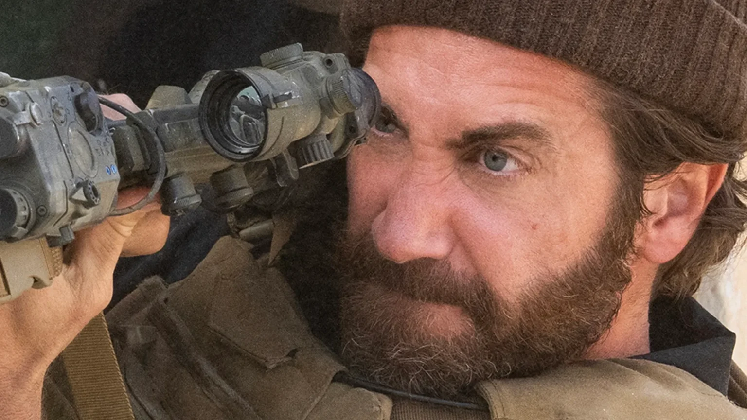 Filme de ação de Guy Ritchie com Jake Gyllenhaal conquista audiência e sobe no ranking da Netflix