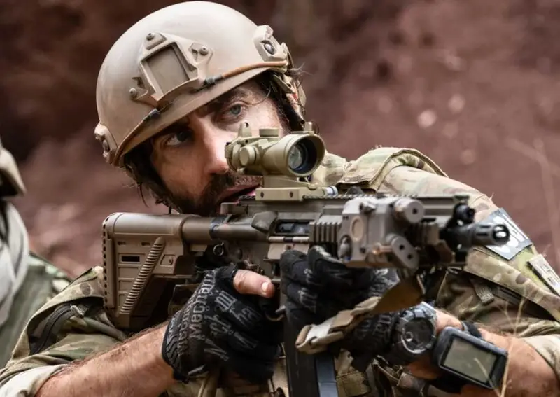 Filme de ação de Guy Ritchie com Jake Gyllenhaal conquista audiência e sobe no ranking da Netflix