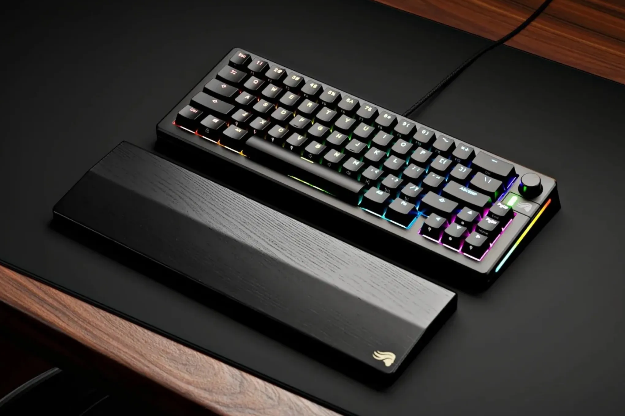 Teclado mecânico Glorious GMMK 3 compacto é vendido por apenas R$ 175 no Brasil