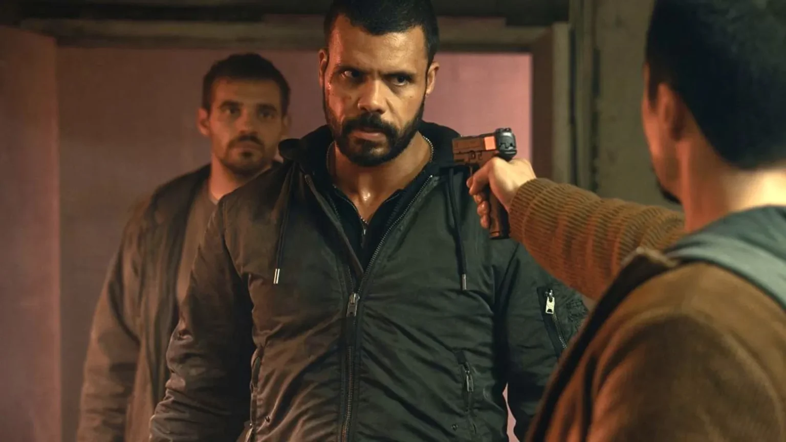 Série Fightland lidera ranking de streaming na Starz e traz nova proposta para fãs de MobLand e Yellowstone