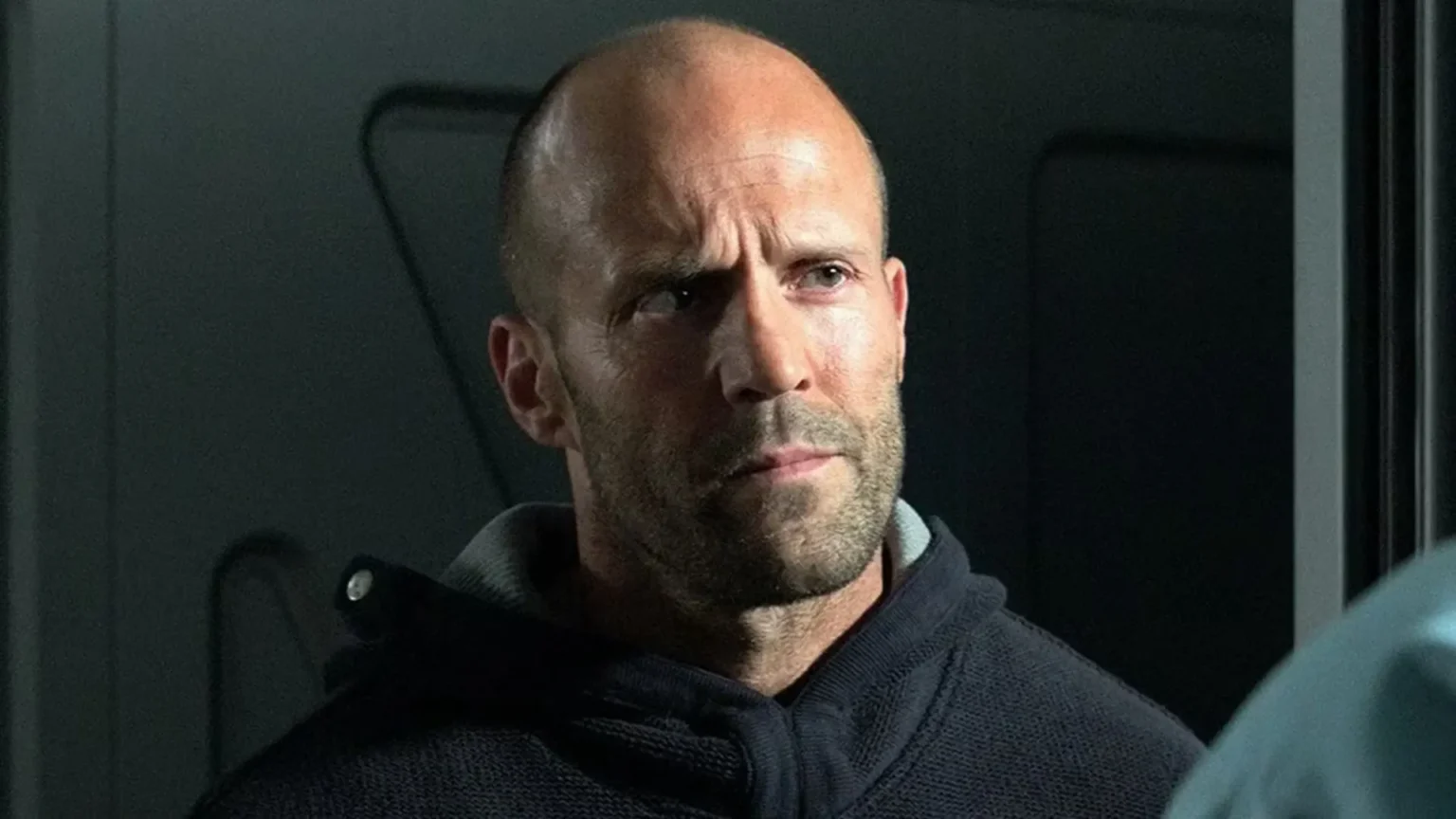 Produtores de Jason Statham preparam remake em mandarim de thriller de vingança com 98% no Rotten Tomatoes