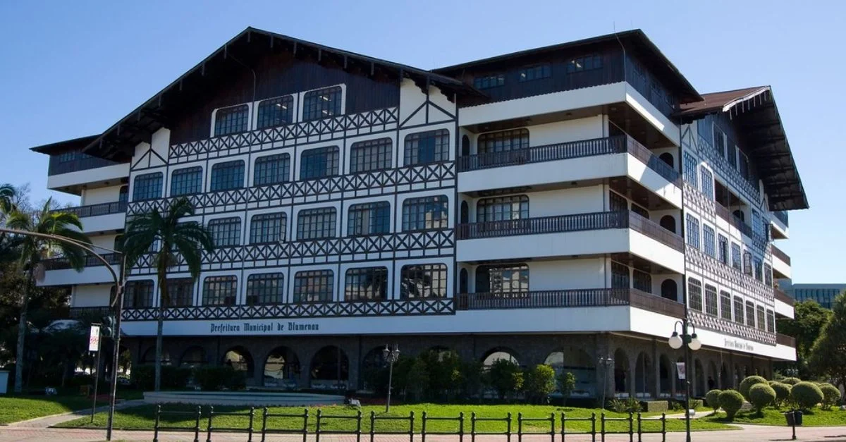 Prefeitura de Blumenau avança com concursos para mais de 100 vagas em 2026