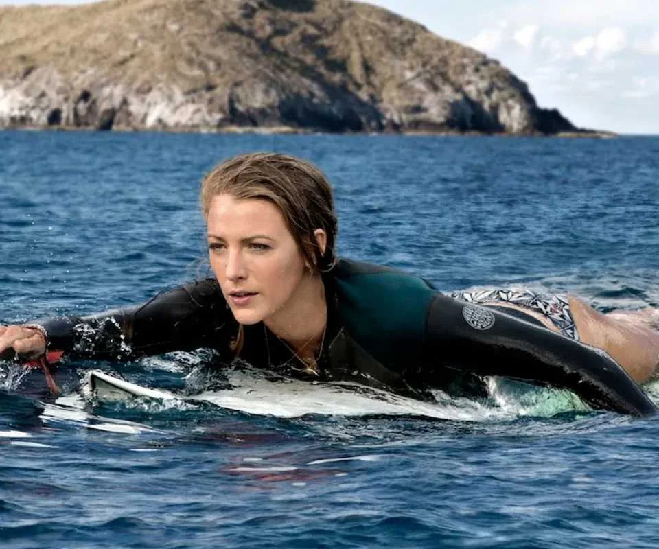 Filme “The Shallows” ganha nova vida como sucesso no streaming da Netflix dez anos após lançamento