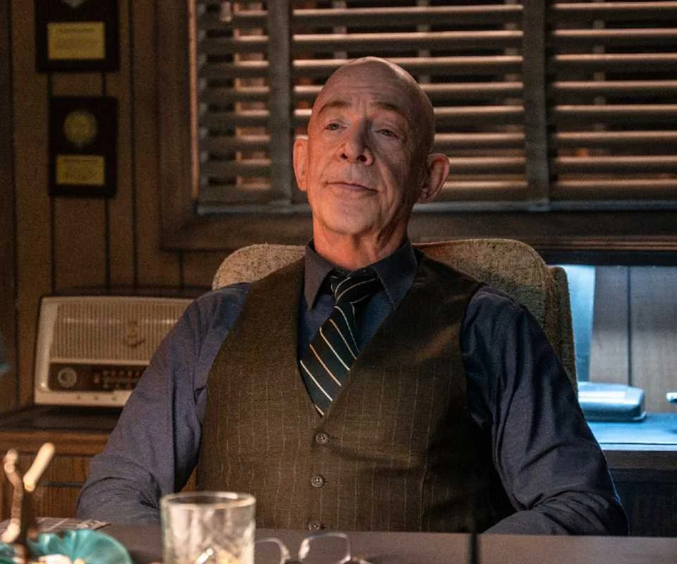 J.K. Simmons brilha em cena decisiva de série de suspense que domina streaming