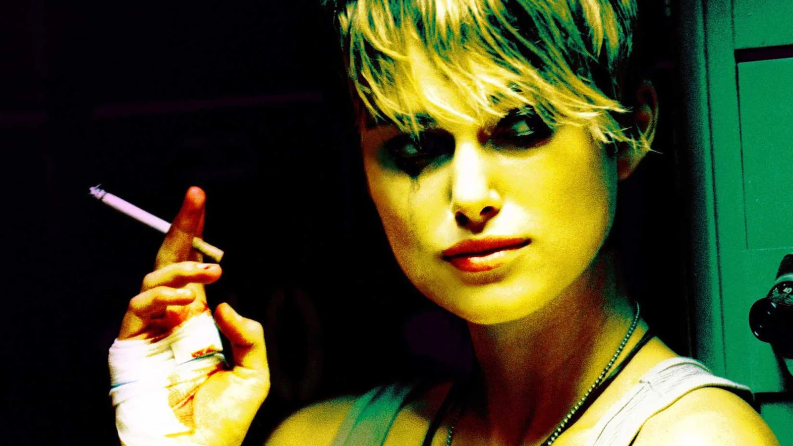 Filme de ação R-rated com Keira Knightley, esquecido por anos, chega ao streaming gratuito