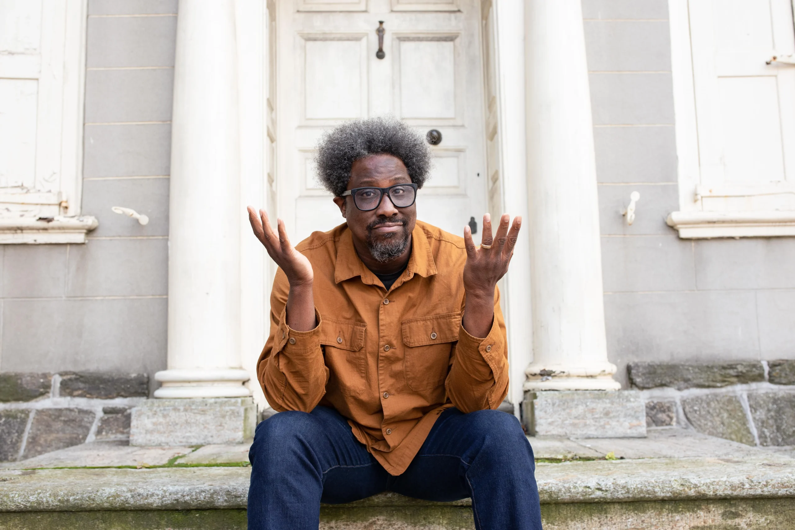 W. Kamau Bell revela qual é sua ferramenta mais indispensável no dia a dia