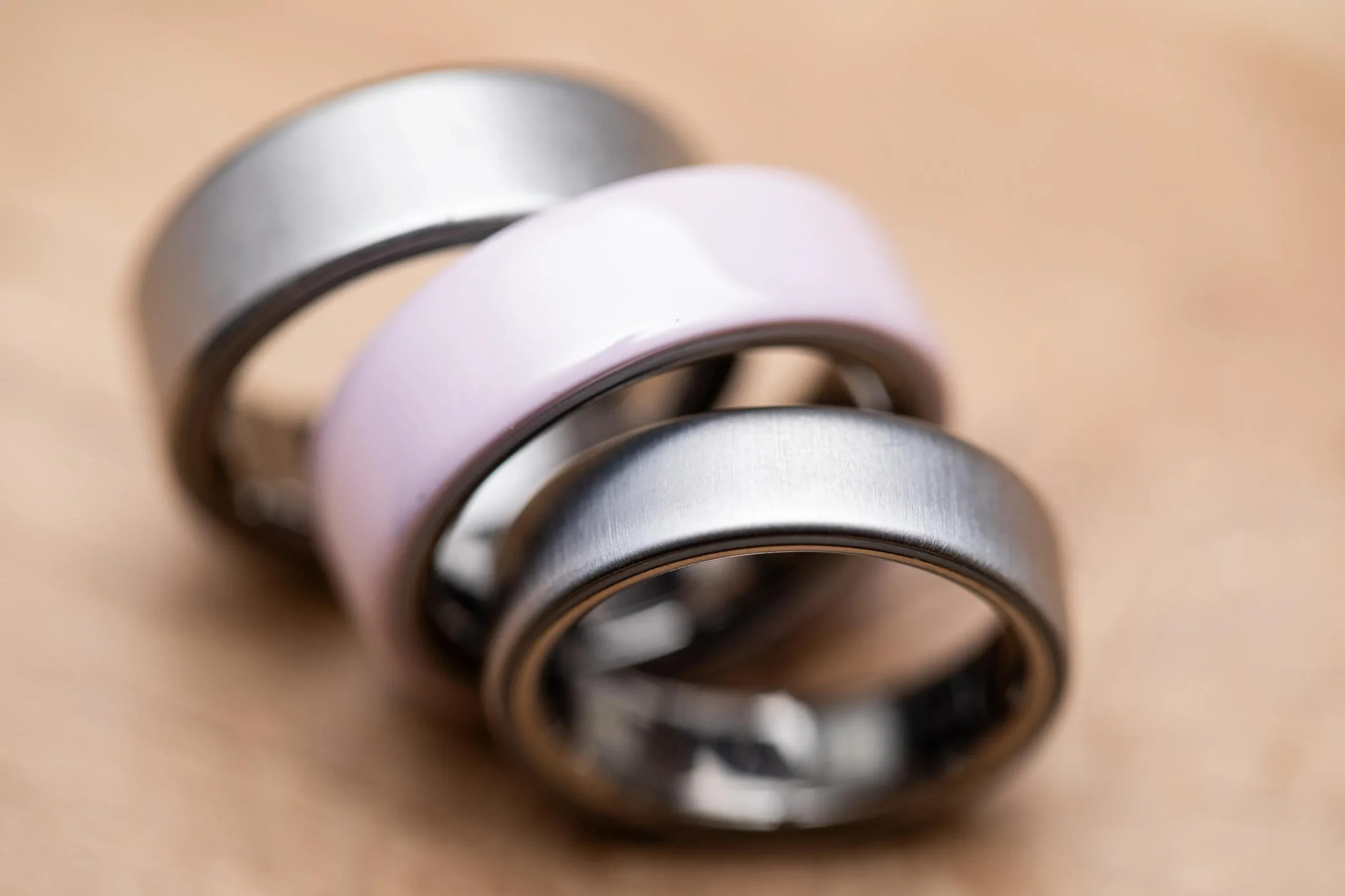 Oura Ring enfrenta processo por prometer monitoramento preciso dos estágios do sono