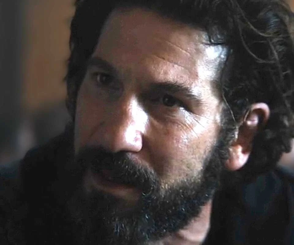 Filme de ação com Jon Bernthal segue entre os maiores sucessos do streaming um ano após lançamento