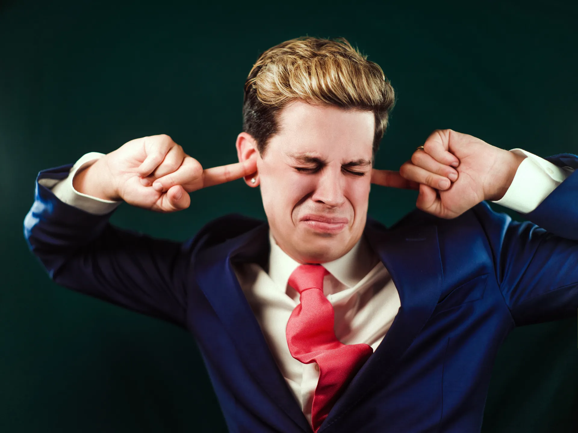 Milo Yiannopoulos é deportado dos EUA após exceder prazo de visto