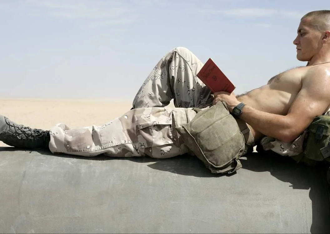 Filme “Jarhead” com Jake Gyllenhaal chega à Netflix em setembro e traz visão única sobre a Guerra do Golfo