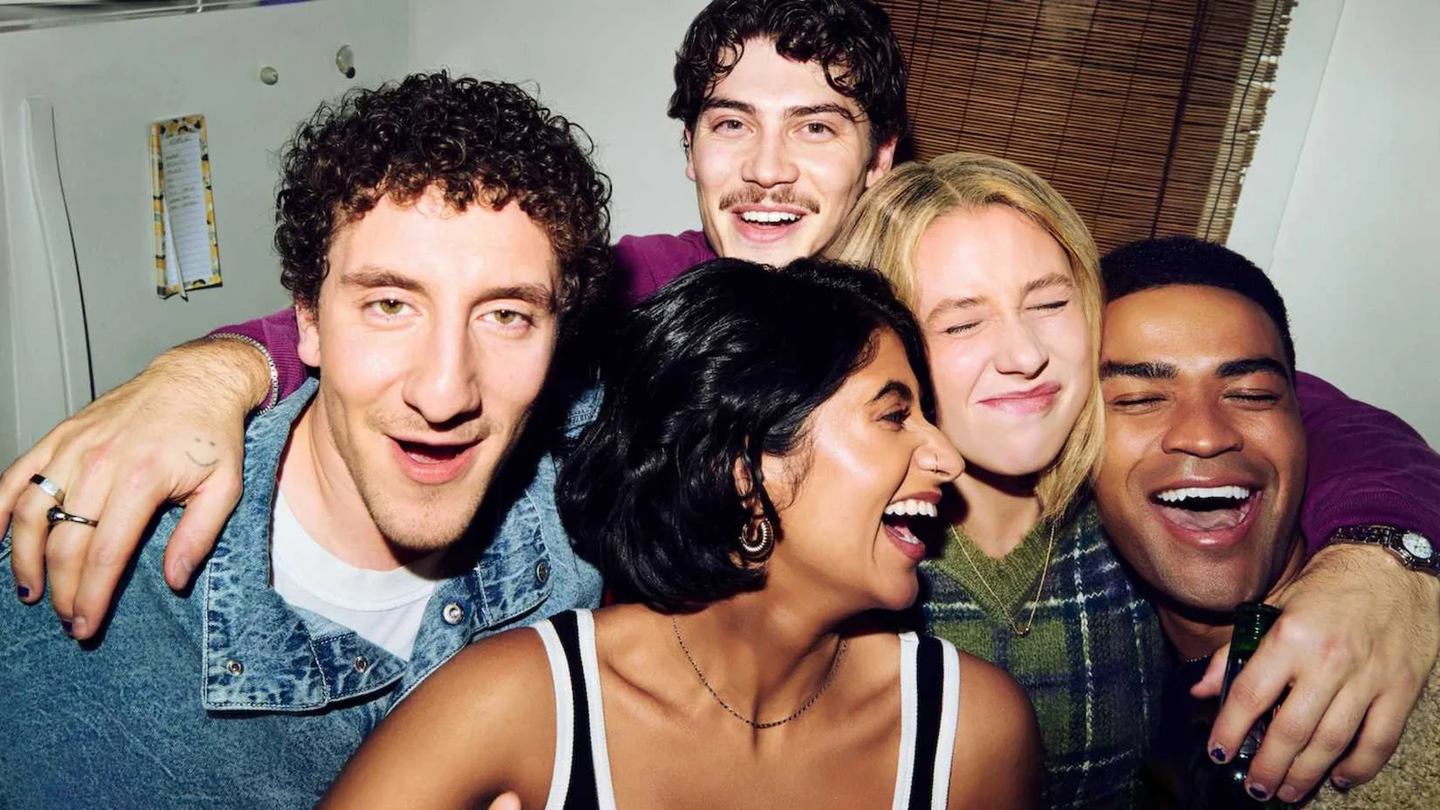 Série “Adults” conquista público com comédia intensa e irreverente na Hulu e Disney+