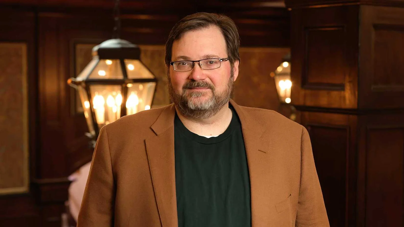 Brandon Sanderson revela avanços e detalhes sobre o filme Mistborn