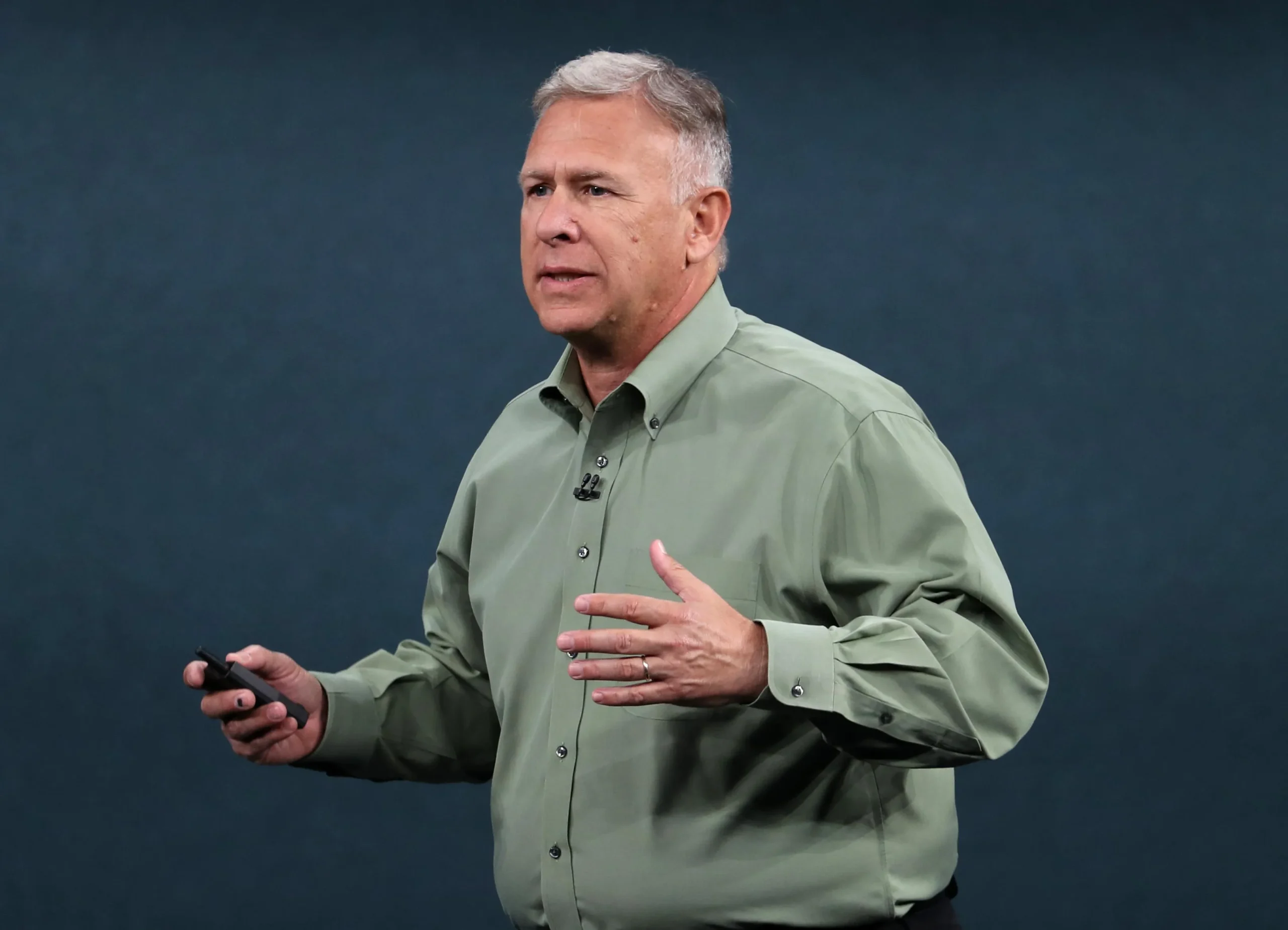 Phil Schiller deixa principais funções na Apple após décadas na empresa