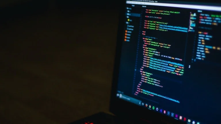 Santander disponibiliza 60 mil bolsas gratuitas para cursos online de tecnologia