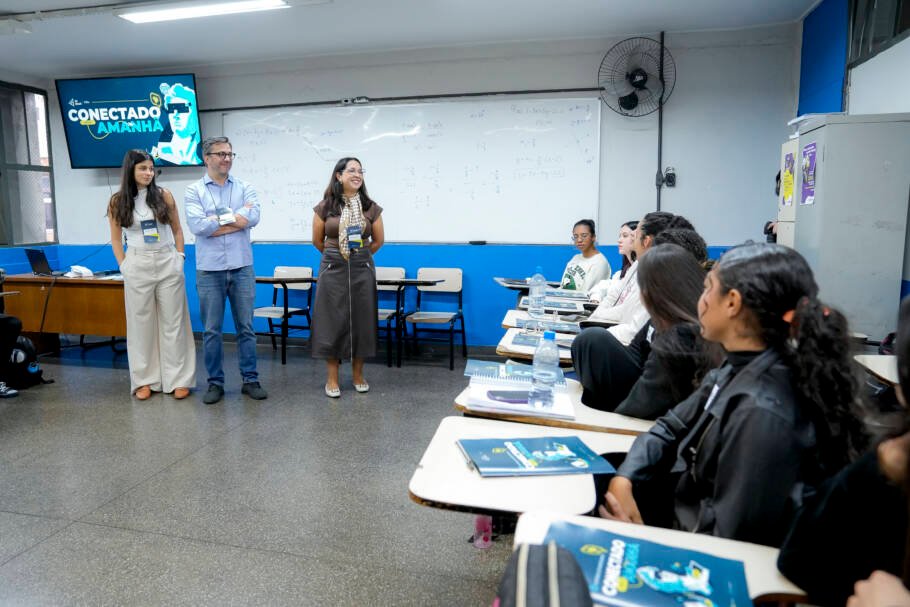 Programa Executivos na Escola abre inscrições para líderes voluntários em São Paulo