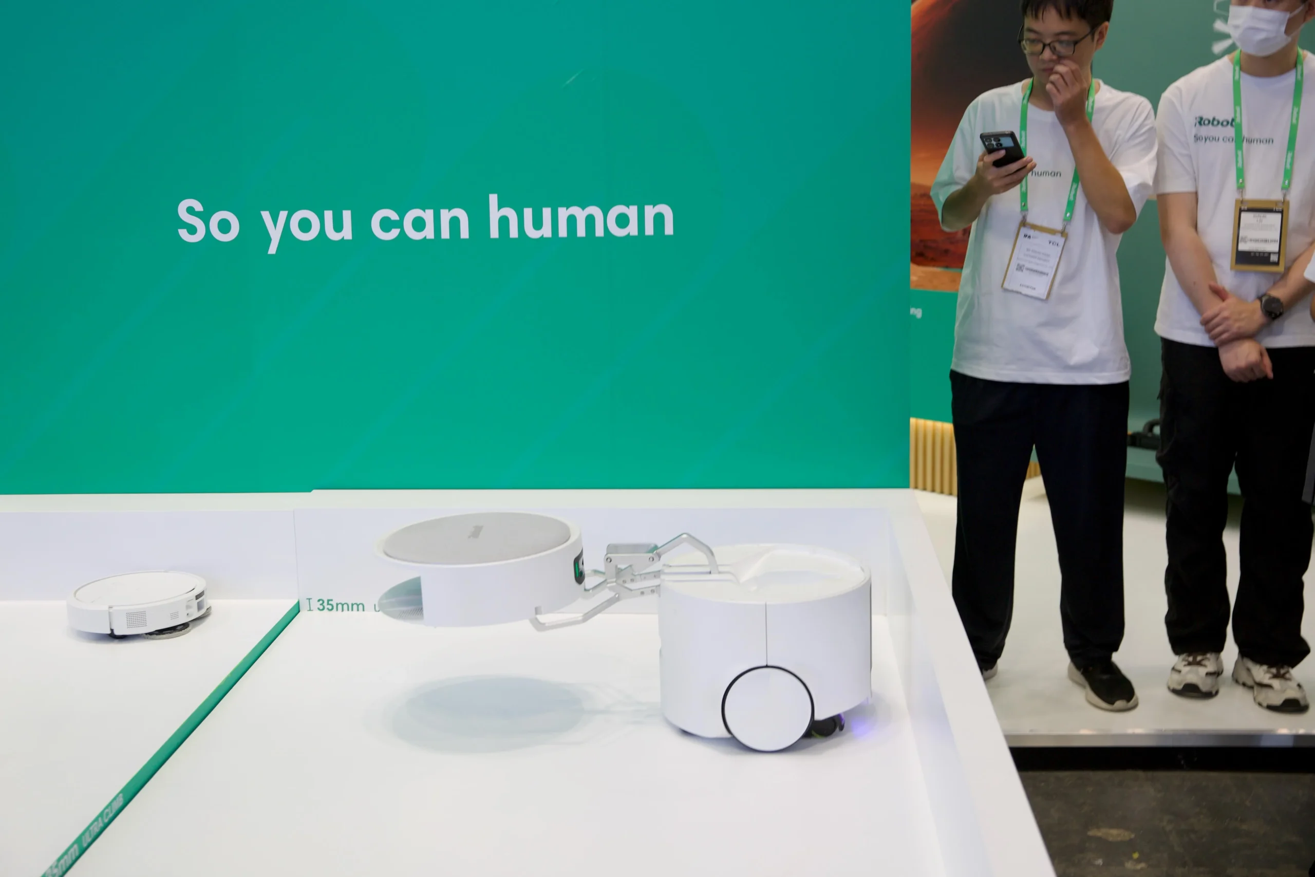 iRobot apresenta Roomba Duo, robô com dois limpadores em um só aparelho