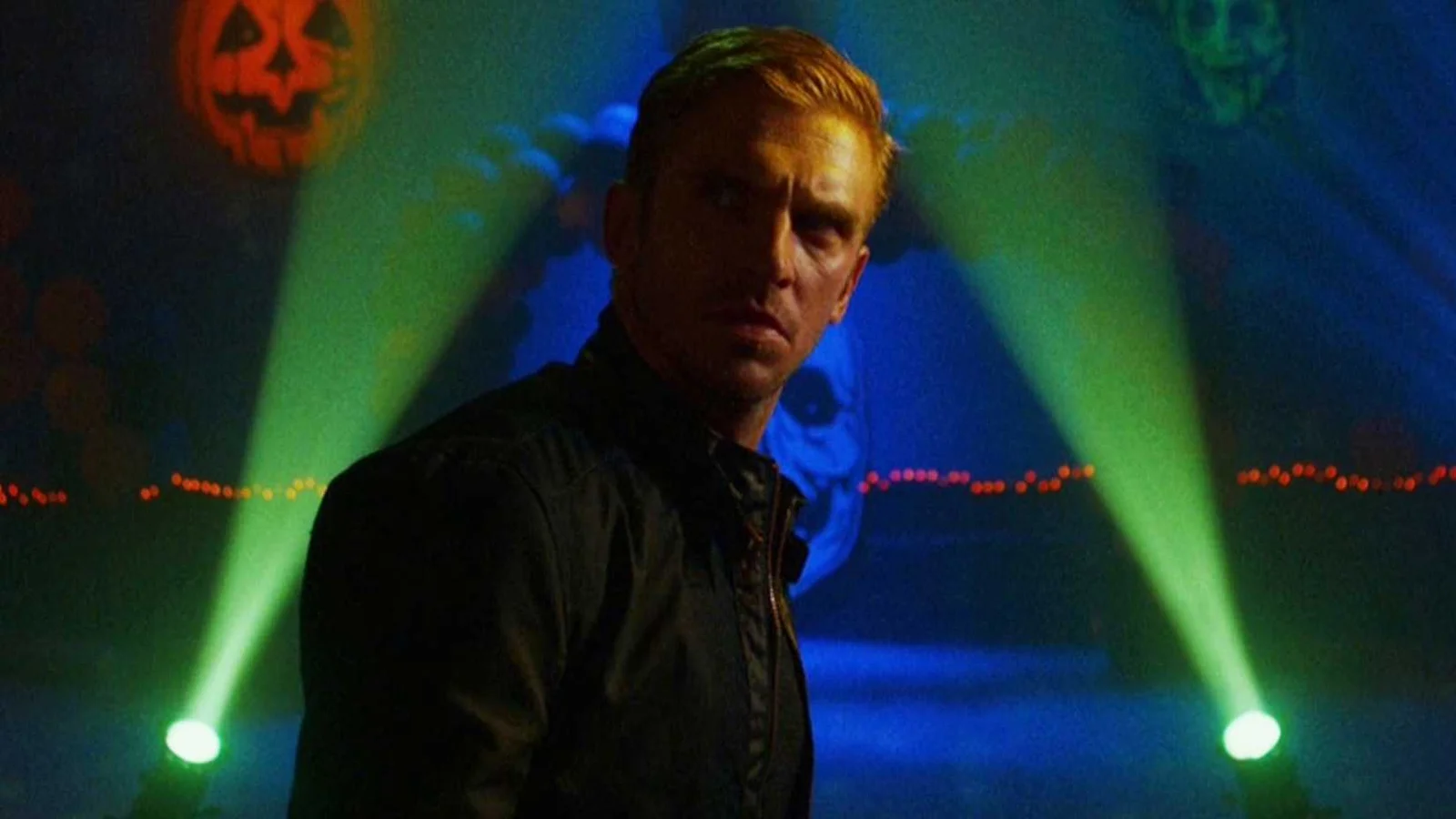 Dan Stevens revela conexão entre “Onslaught” e clássico cult de ação dirigido por Adam Wingard