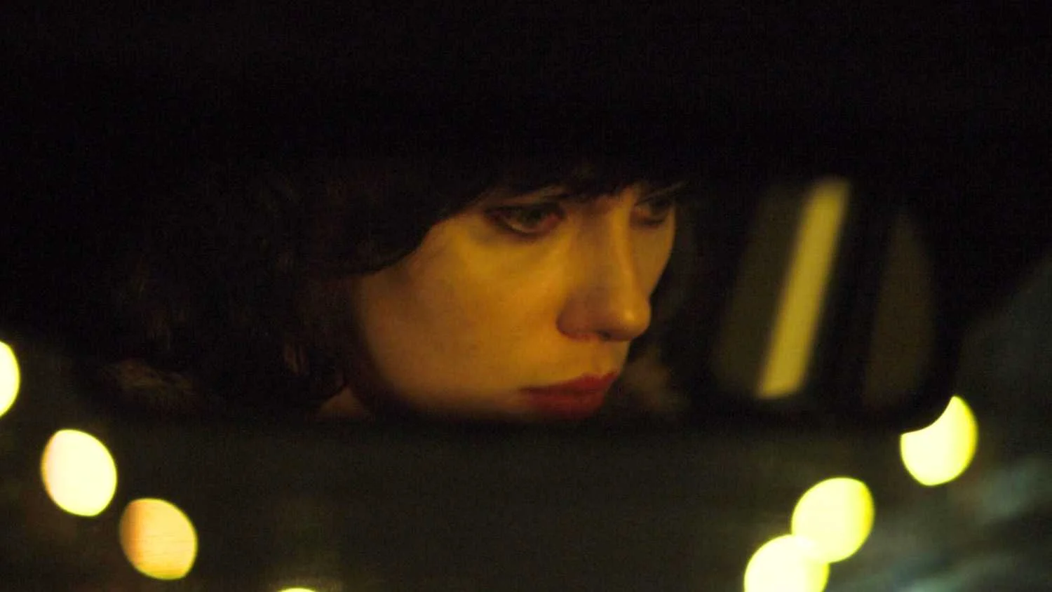 Filme de ficção científica estrelado por Scarlett Johansson está disponível gratuitamente no streaming
