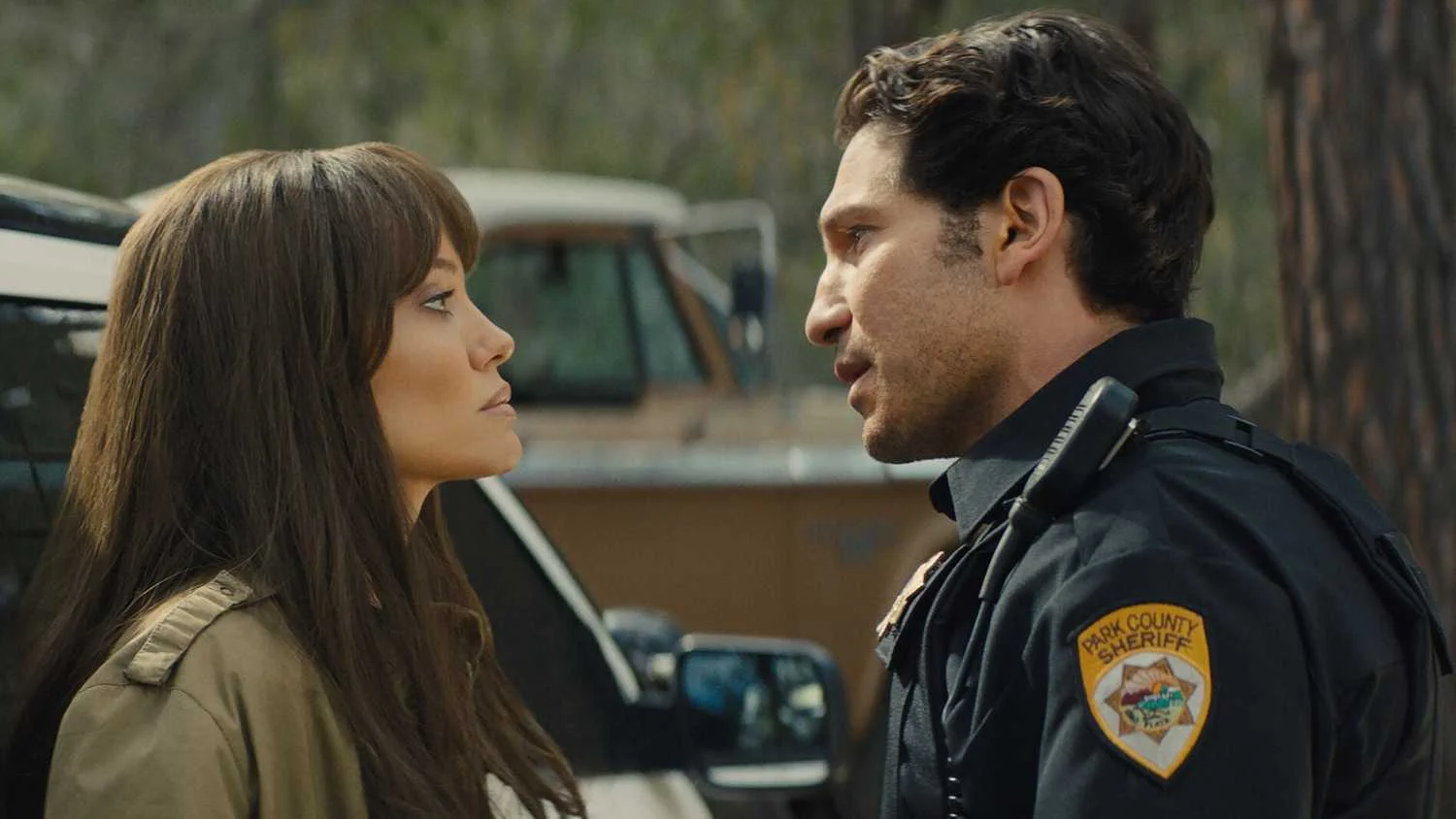 Filme de ação de Taylor Sheridan com Jon Bernthal conquista o top 10 da Netflix nos EUA