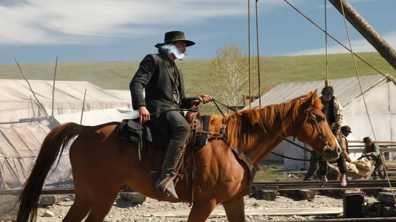 Série Hell On Wheels celebra 15 anos mantendo histórico e realismo surpreendentes