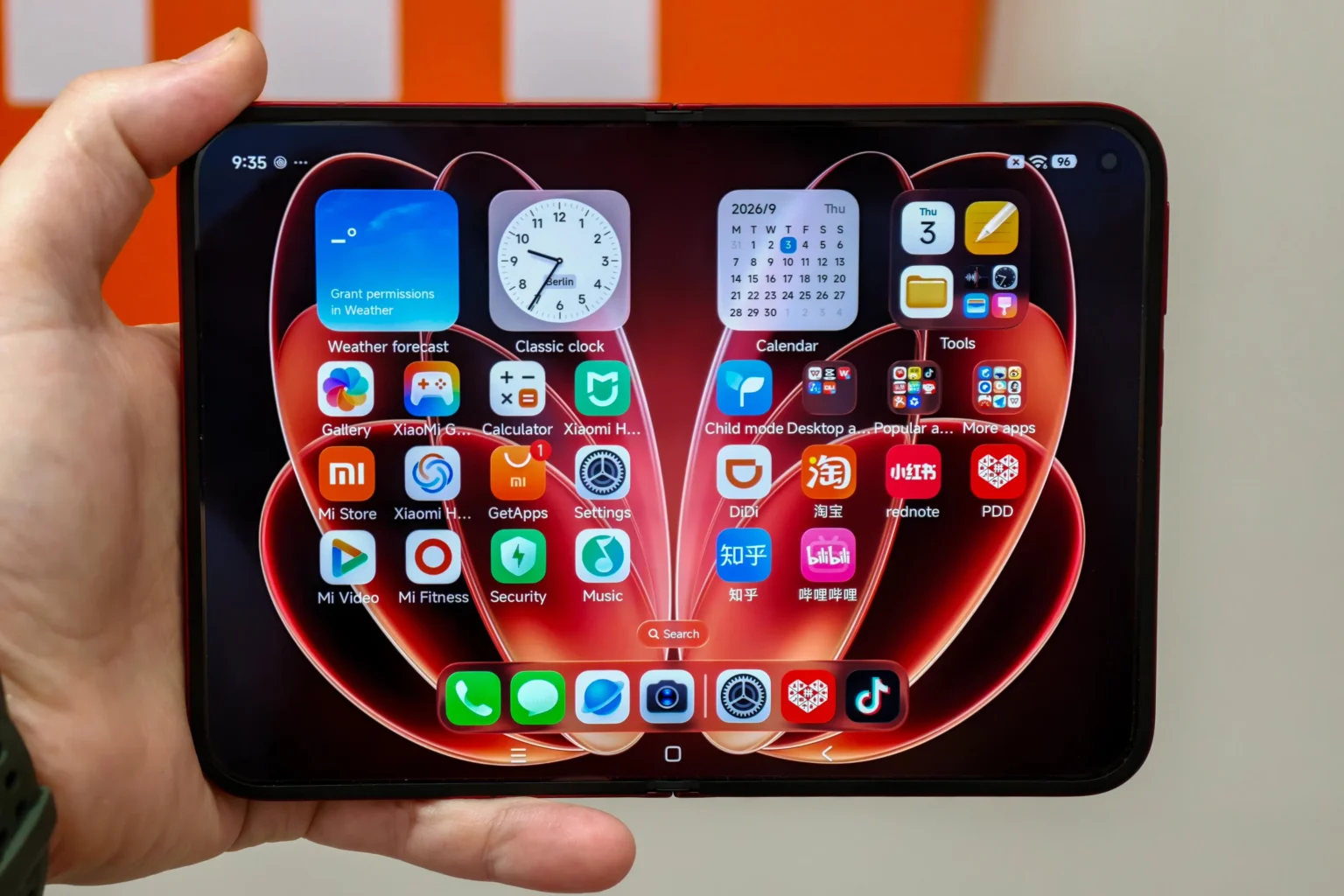 Xiaomi lança 18 Fold, dobrável mais largo e potente que concorrentes da Samsung