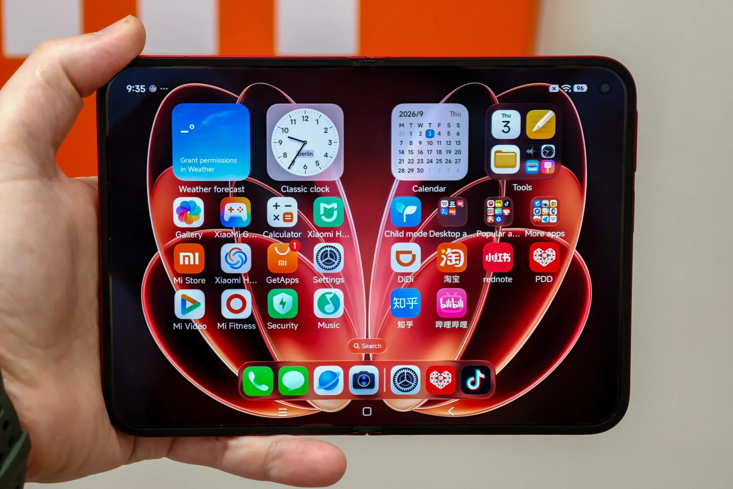 Xiaomi lança 18 Fold, dobrável mais largo e potente que concorrentes da Samsung