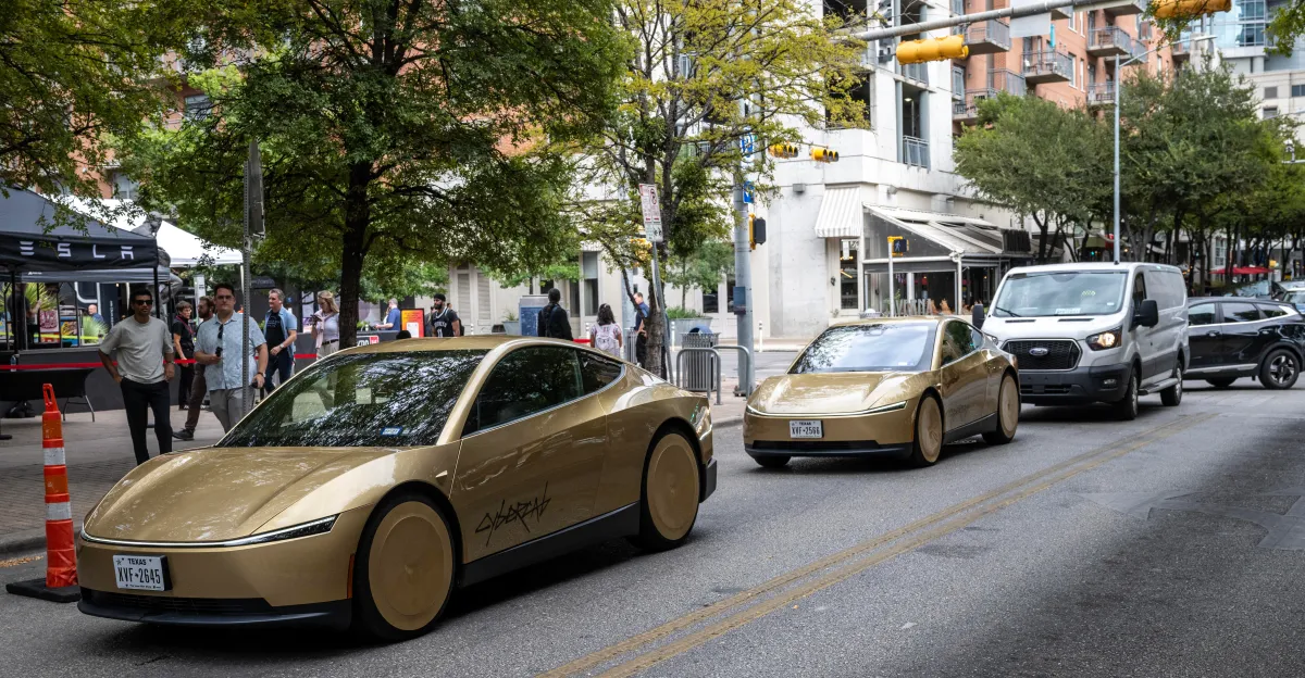 Tesla Cybercab revela controles manuais virtuais que surgem inesperadamente para passageiros