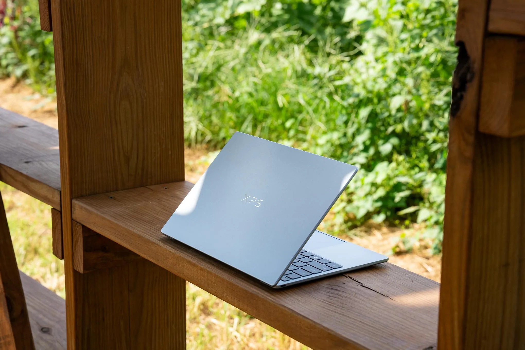 Dell XPS 13 2026 surge como forte concorrente ao MacBook Neo no mercado de laptops finos e acessíveis