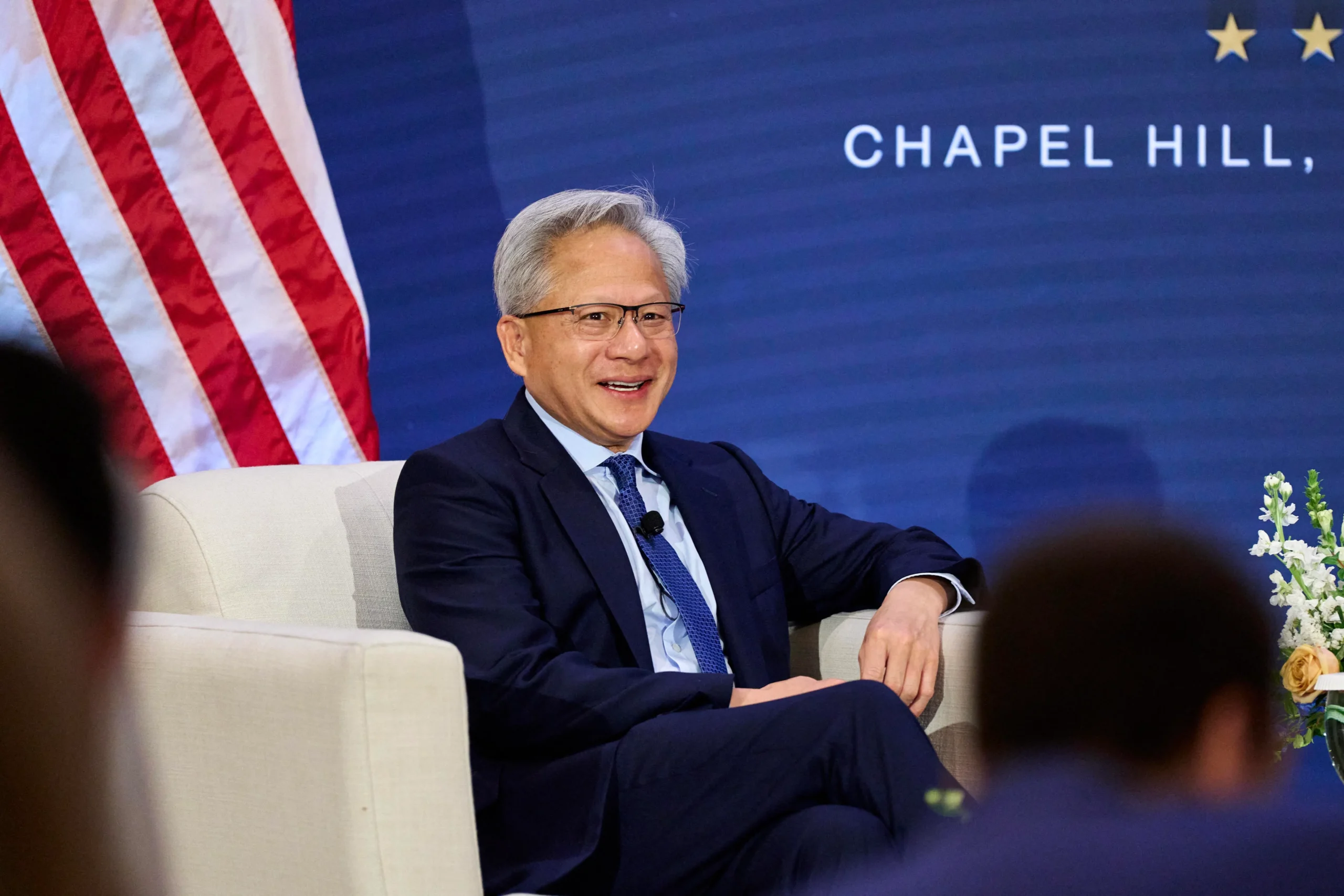 Jensen Huang coloca Trump no viva-voz durante evento para garantir que robôs não dominarão o mundo