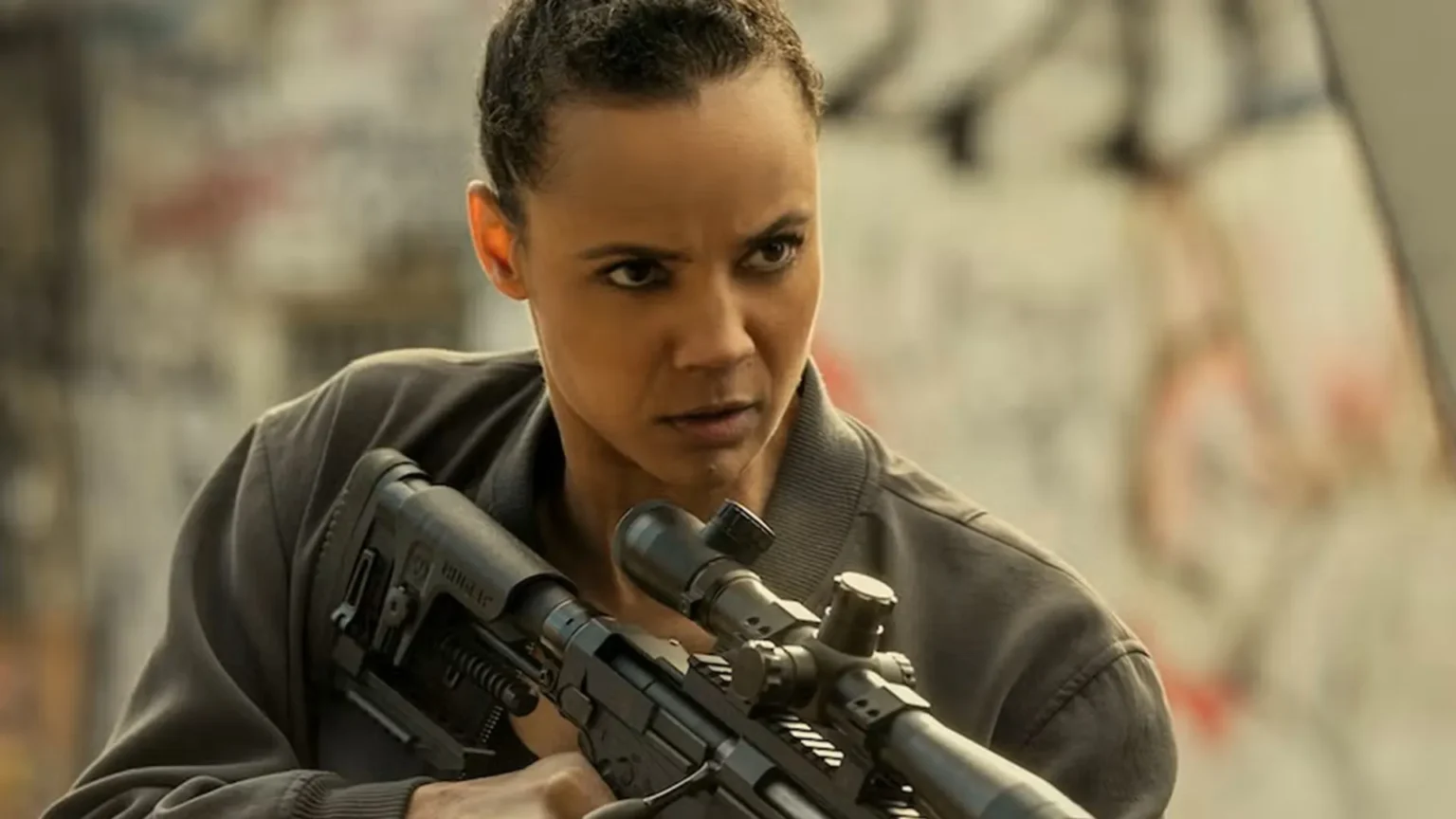 Amazon lança spin-off de Reacher com nova protagonista e estreia com 86% no Rotten Tomatoes