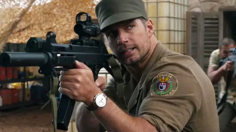 Filme de Guerra com Henry Cavill que Fracassou no Cinema Ganha Destaque no Streaming