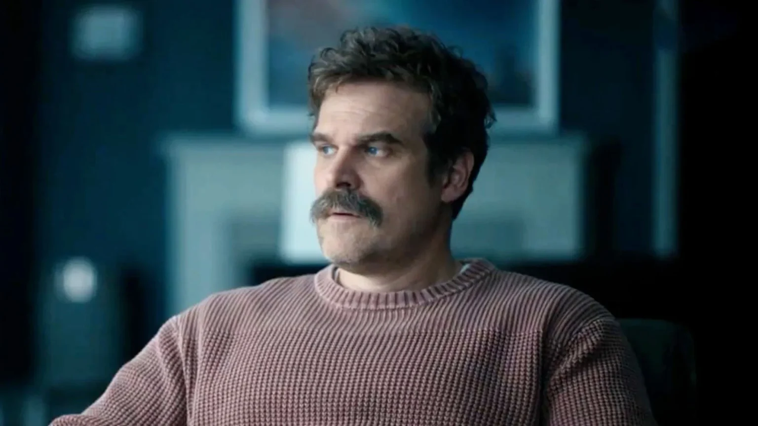David Harbour conquista sucesso com thriller premiado na HBO após Stranger Things