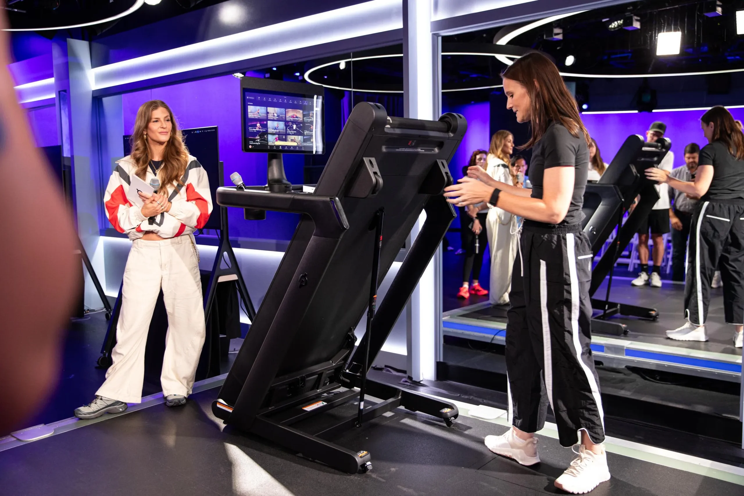 Peloton lança esteira dobrável mais acessível e atualiza linha com novas funções de IA