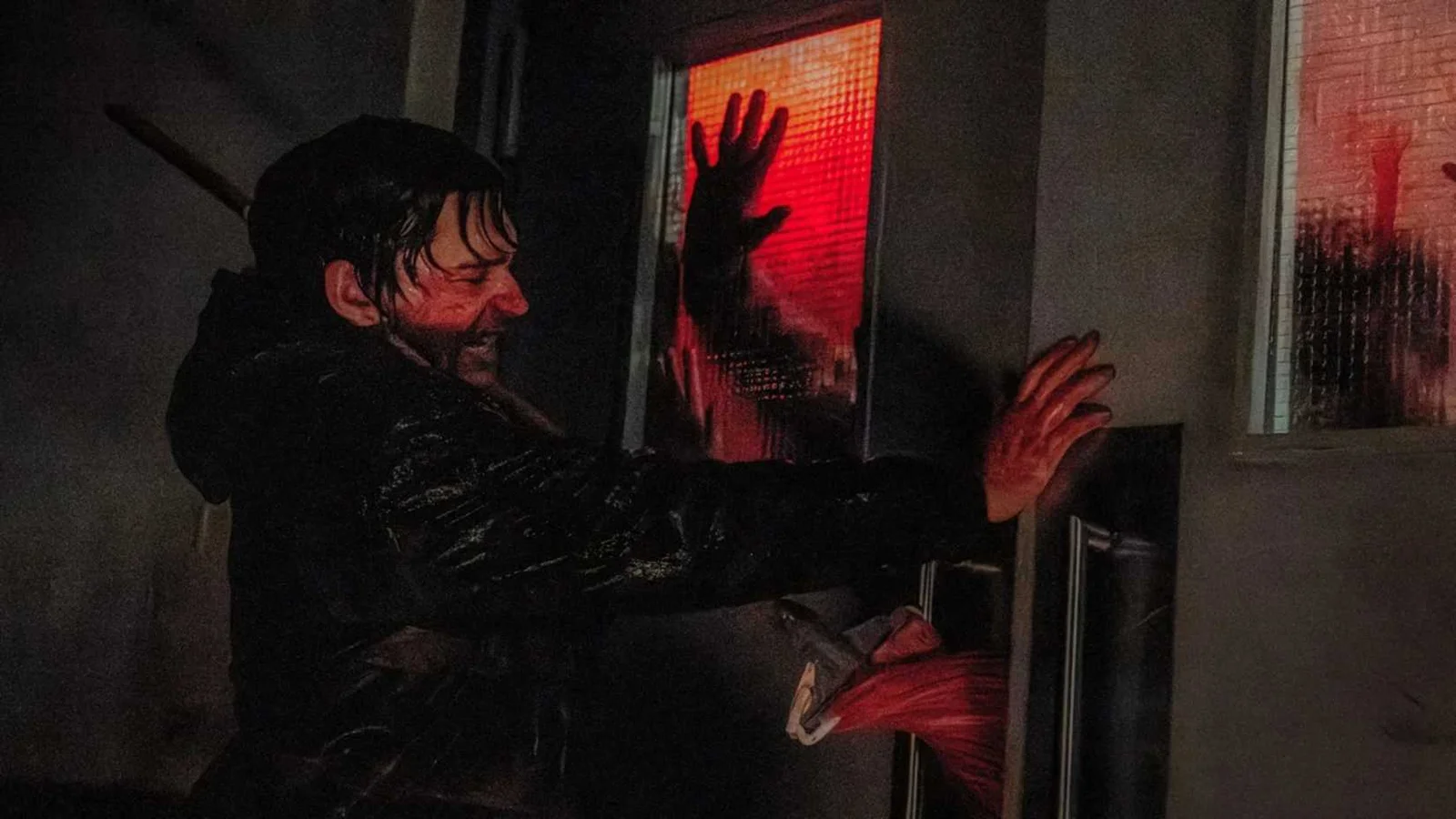 Diretor de Resident Evil revela final original do filme lançado em 2026