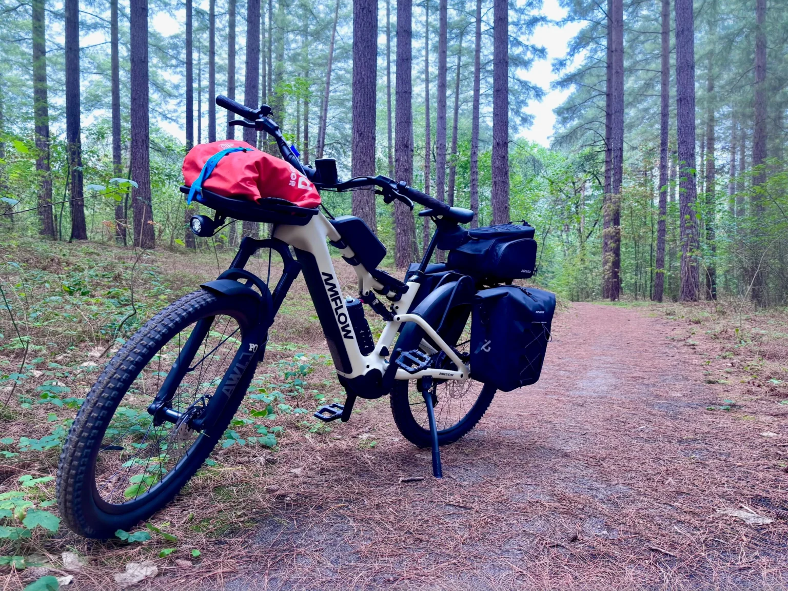Novo e-bike Amflow TL Carbon alia uso urbano e trilhas, mas com concessões