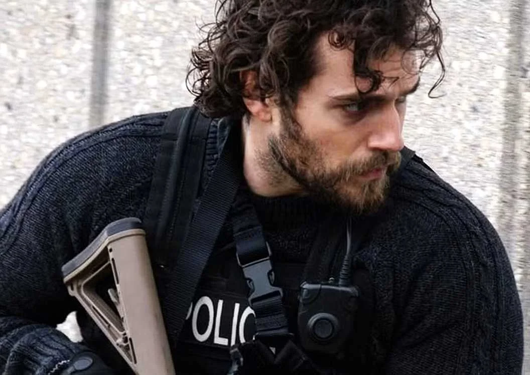 Sucesso inesperado: filme de ação com Henry Cavill se torna fenômeno no streaming