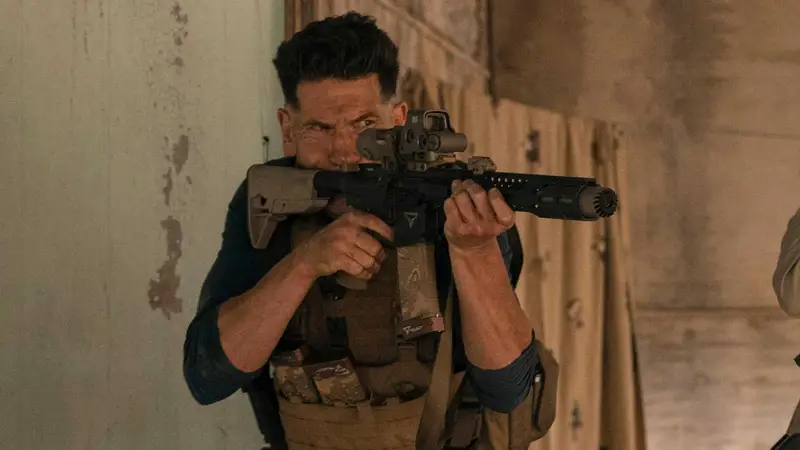Sucesso silencioso: “The Accountant 2” de Jon Bernthal lidera rankings no streaming após fracasso nos cinemas