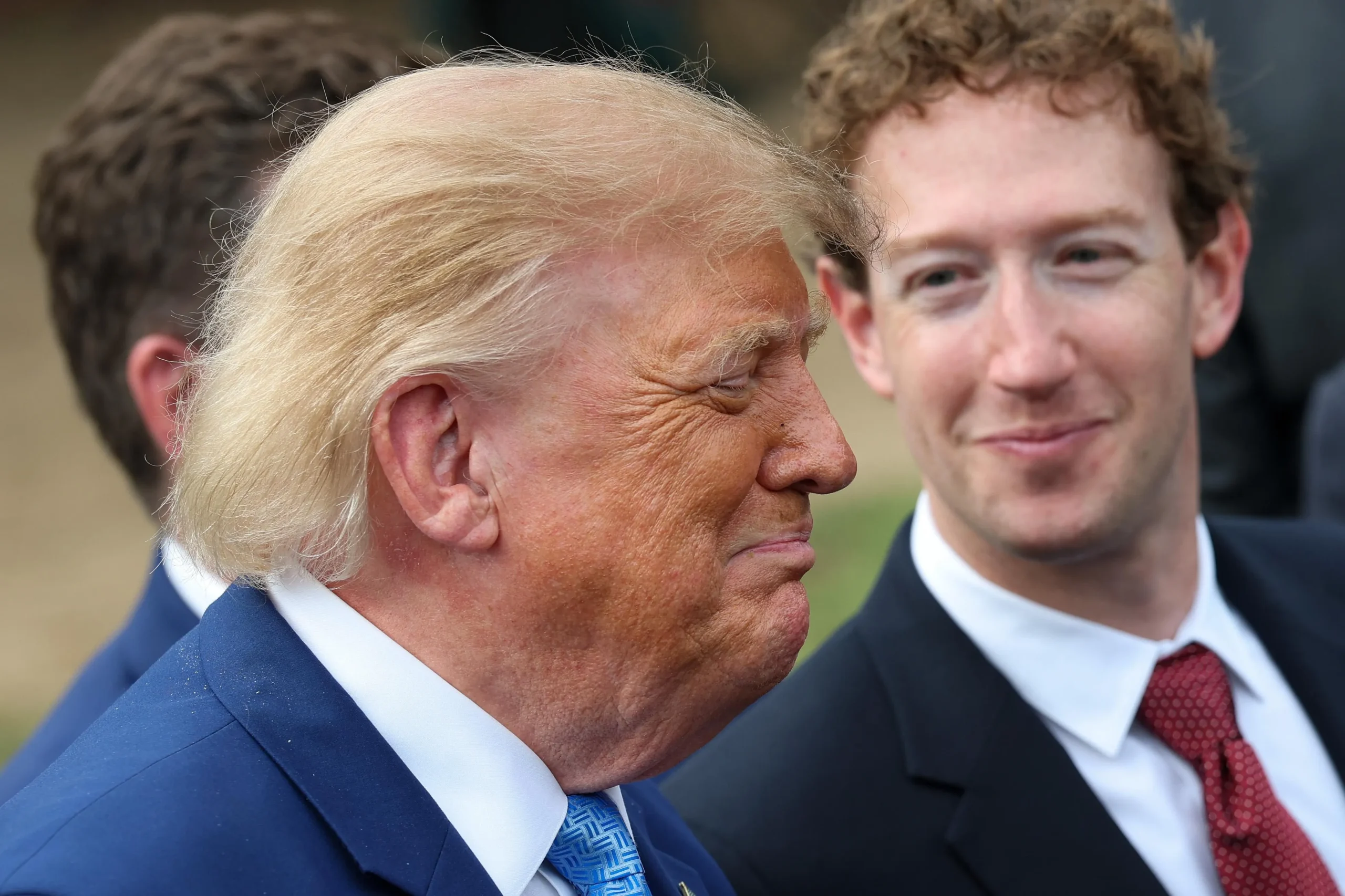 Líderes da tecnologia anunciam compromisso para autorregulação da IA em plano de segurança de Trump