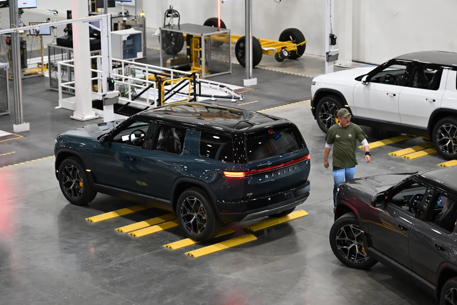 Rivian registra alta expressiva nas vendas com sucesso do modelo R2 no terceiro trimestre