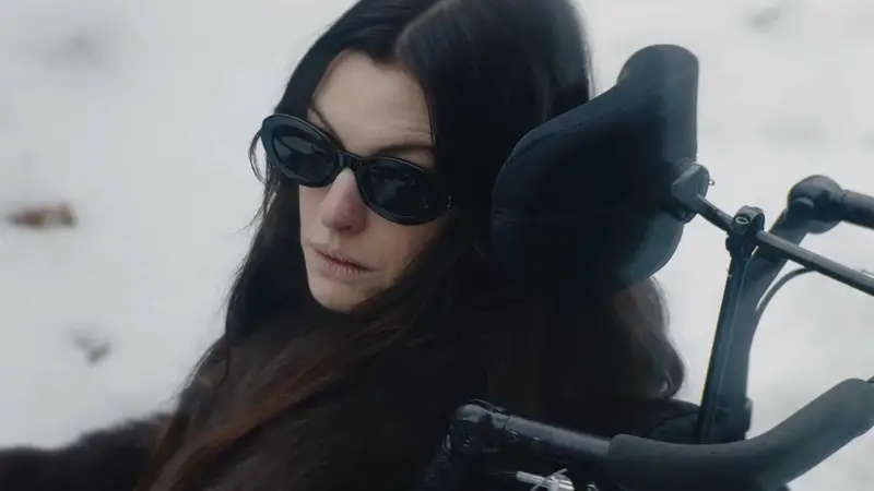Filme Verity com Anne Hathaway tem baixa avaliação no Rotten Tomatoes, mas lidera bilheteria no fim de semana de estreia
