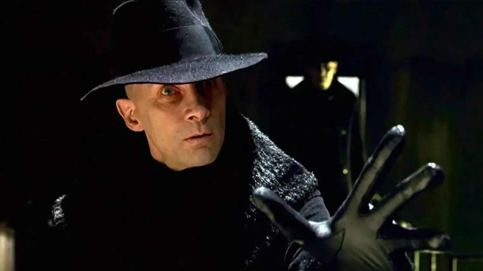 Roger Ebert quebrou regra para comentar e elogiar o cult sci-fi dos anos 90, “Dark City”