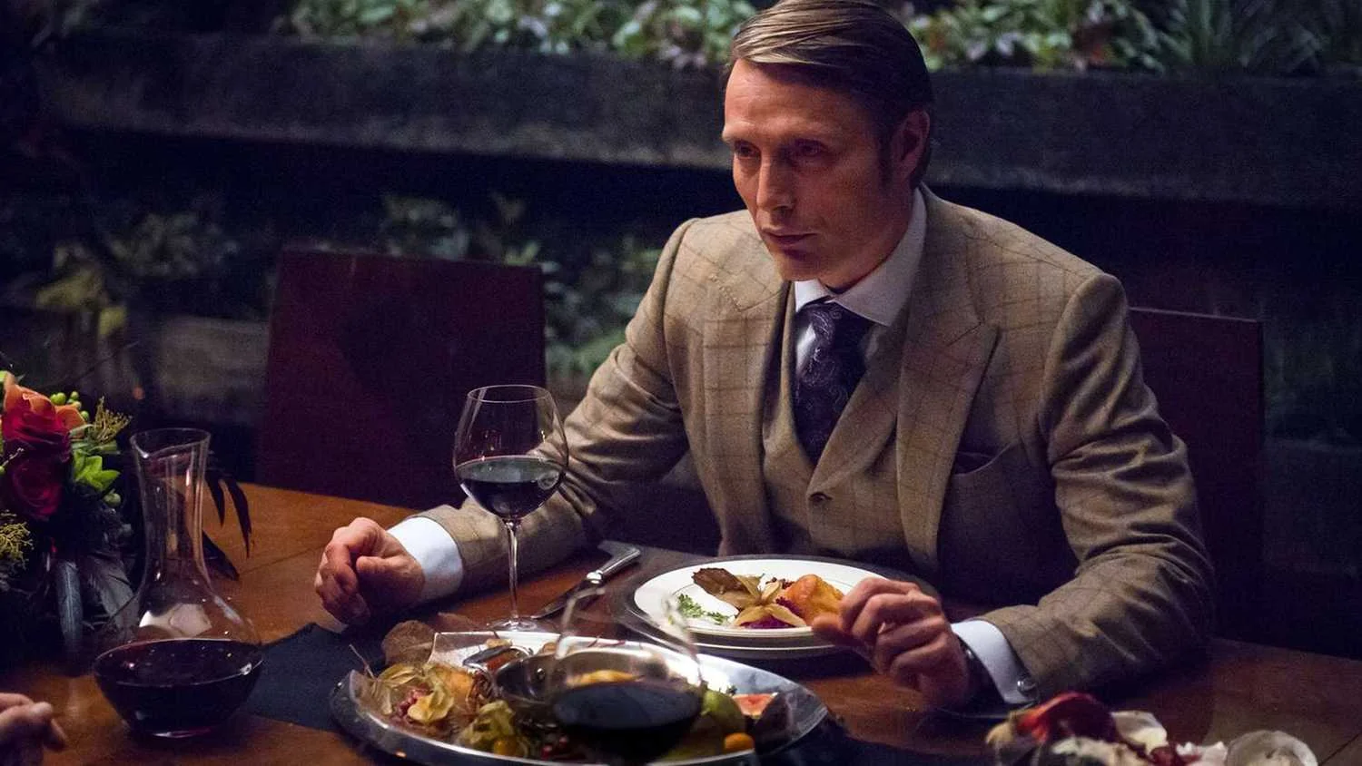 Série Hannibal, com Mads Mikkelsen, continua merecendo uma 4ª temporada após 11 anos